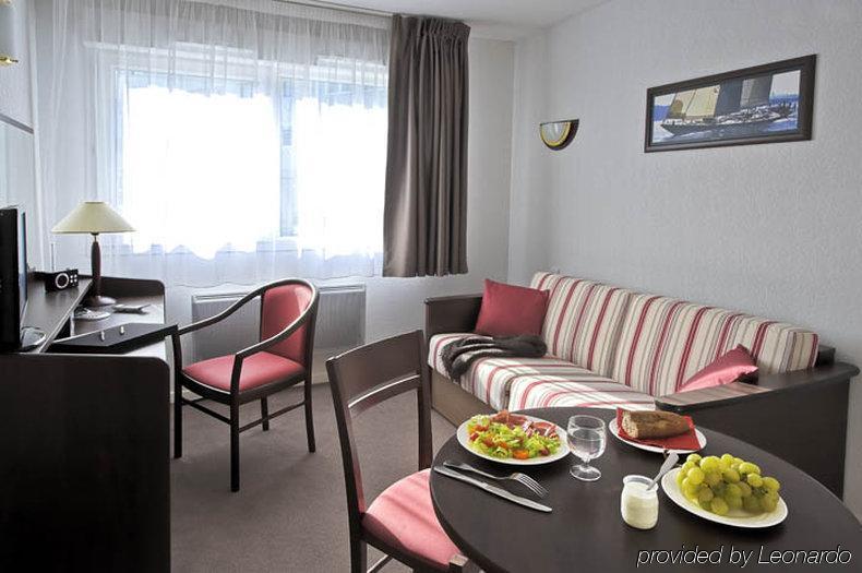 Comfort Suites Le-Port-Marly Paris Ouest เลอ ปอร์-มาร์ลี ภายนอก รูปภาพ