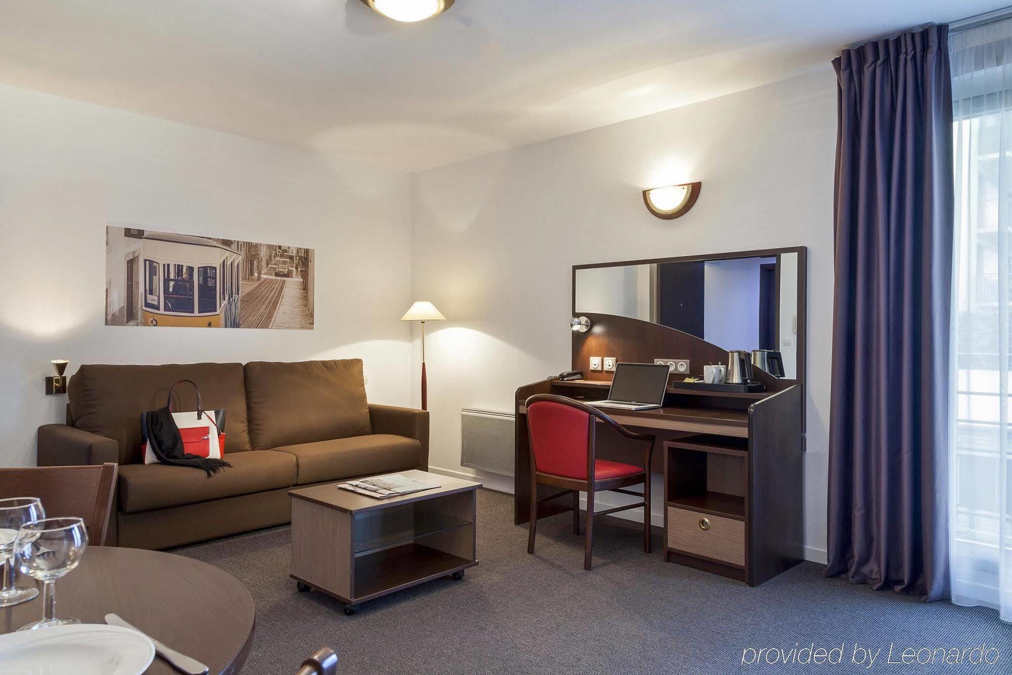 Comfort Suites Le-Port-Marly Paris Ouest เลอ ปอร์-มาร์ลี ภายนอก รูปภาพ