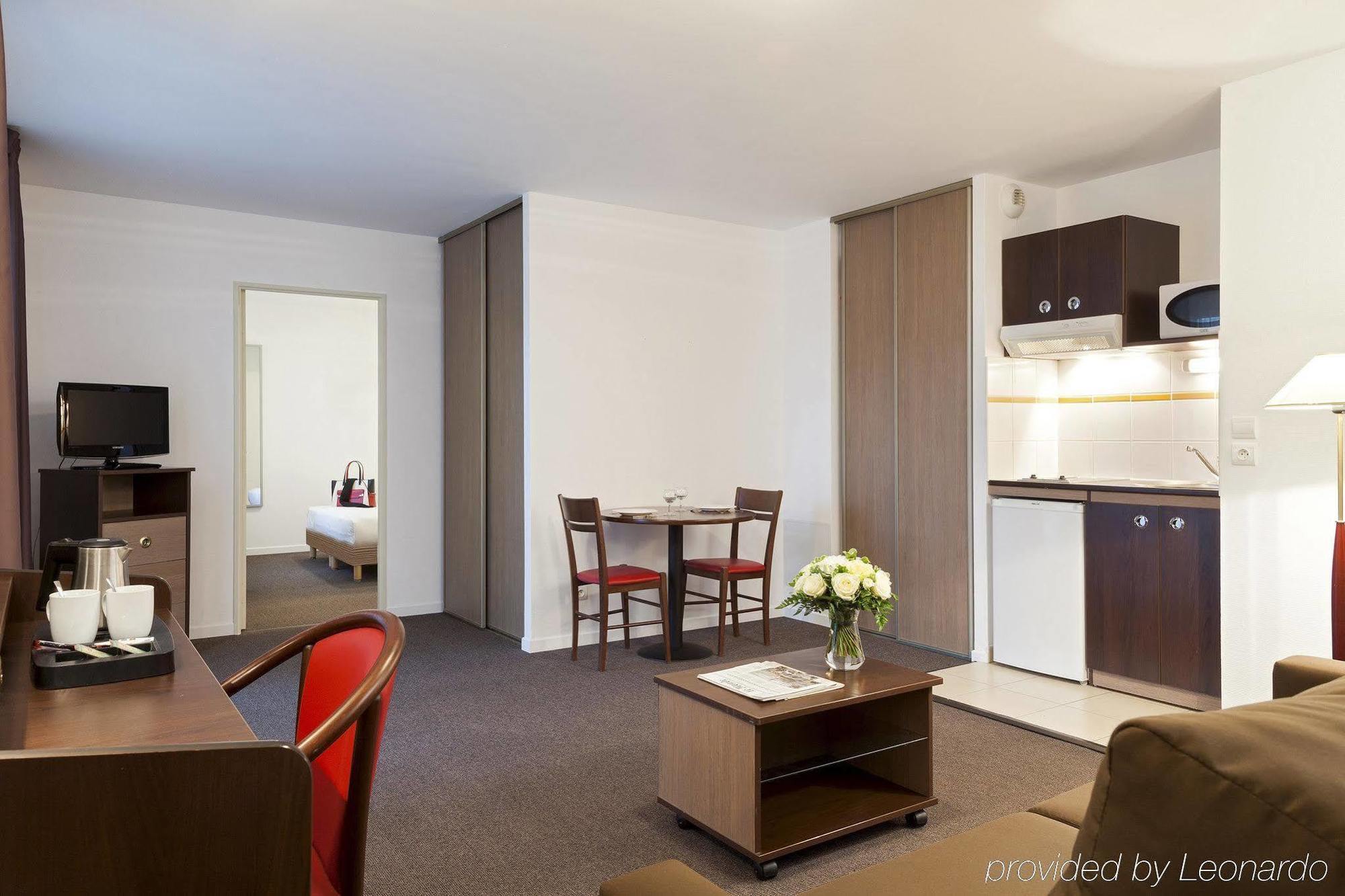 Comfort Suites Le-Port-Marly Paris Ouest เลอ ปอร์-มาร์ลี ภายนอก รูปภาพ