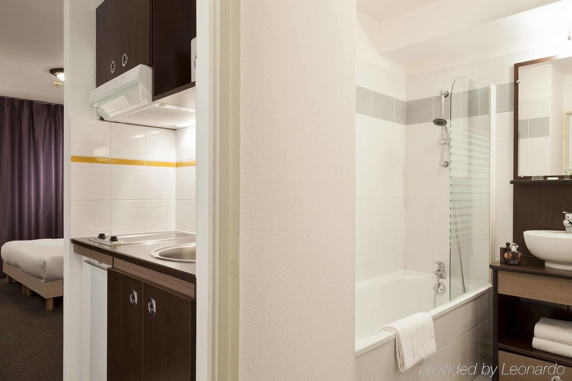 Comfort Suites Le-Port-Marly Paris Ouest เลอ ปอร์-มาร์ลี ภายนอก รูปภาพ