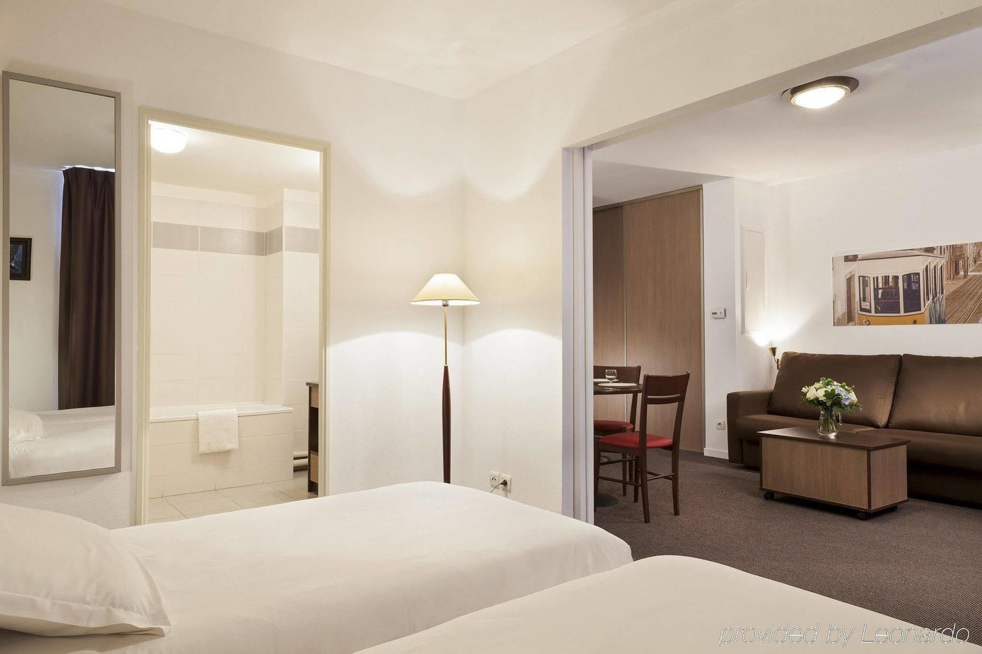 Comfort Suites Le-Port-Marly Paris Ouest เลอ ปอร์-มาร์ลี ภายนอก รูปภาพ