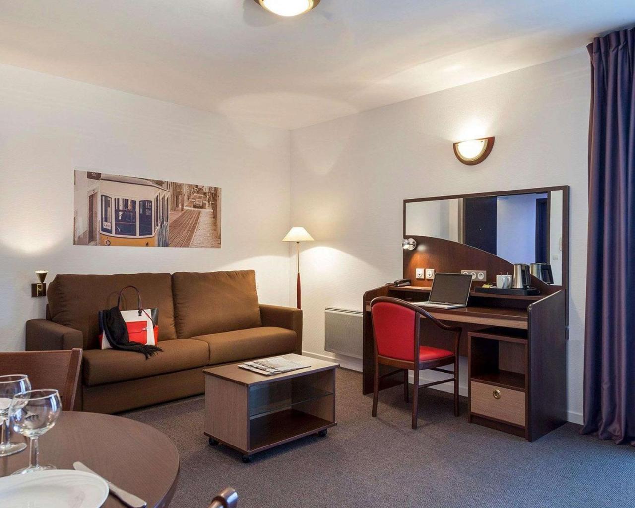 Comfort Suites Le-Port-Marly Paris Ouest เลอ ปอร์-มาร์ลี ภายนอก รูปภาพ