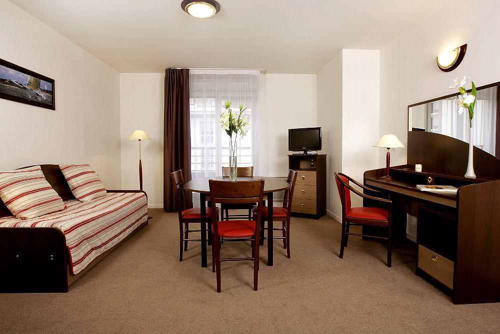 Comfort Suites Le-Port-Marly Paris Ouest เลอ ปอร์-มาร์ลี ภายนอก รูปภาพ