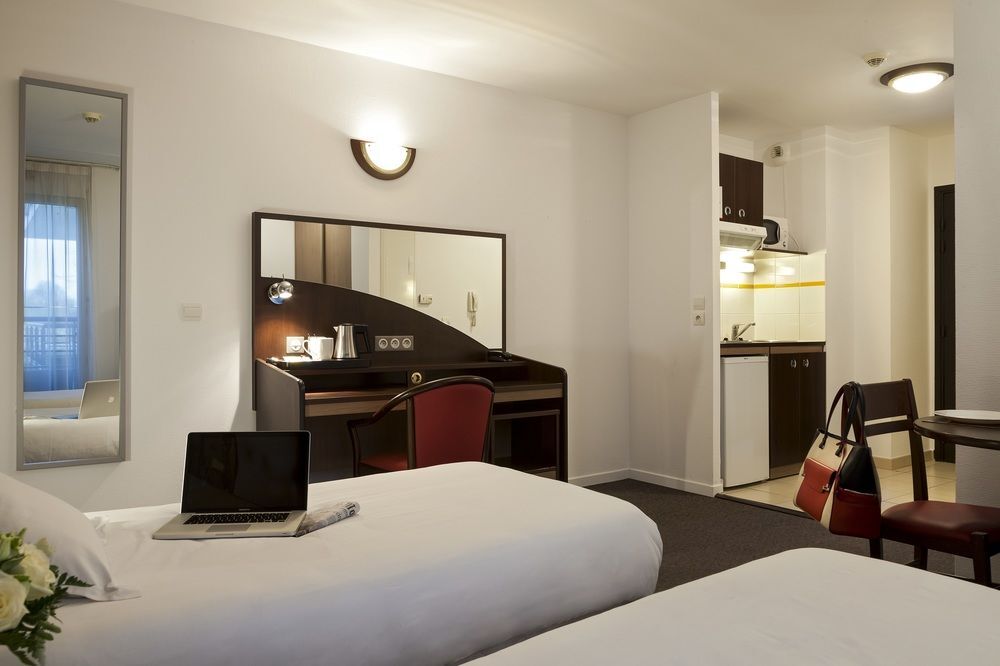 Comfort Suites Le-Port-Marly Paris Ouest เลอ ปอร์-มาร์ลี ภายนอก รูปภาพ